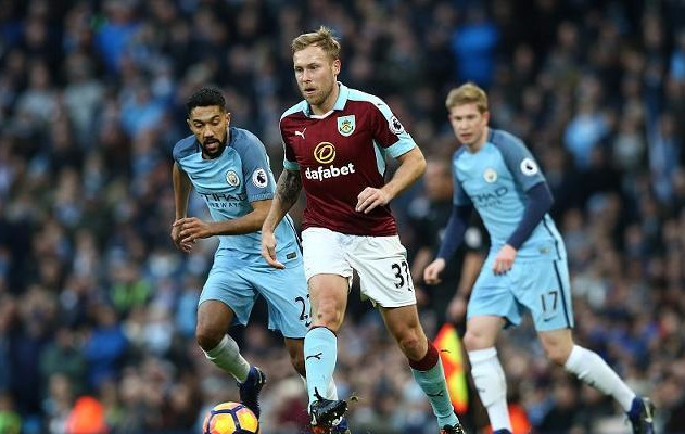 关于转折点西汉姆绝杀压哨；欧冠关键时刻攻防权衡；目标明确；阵容厚度经受考验的信息