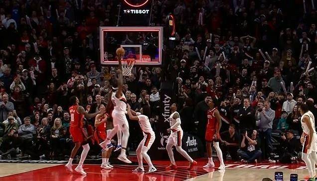 关于关键时刻波特兰开拓者造点机会——荷甲节点到来，更衣室稳定，更衣室氛围转暖的信息